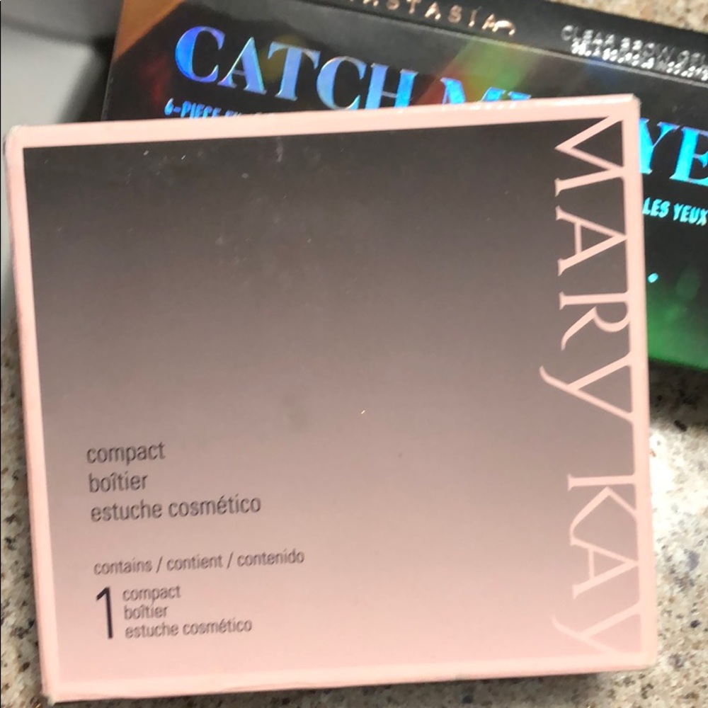 MaryKay Compact